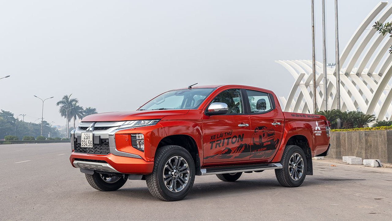 Mitsubishi Triton bất ngờ vượt qua Ford Ranger.