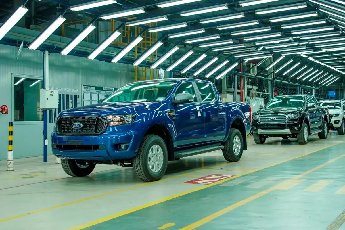 Phân khúc xe bán tải tháng 2/2022: Mitsubishi Triton vượt mặt Ford Ranger.
