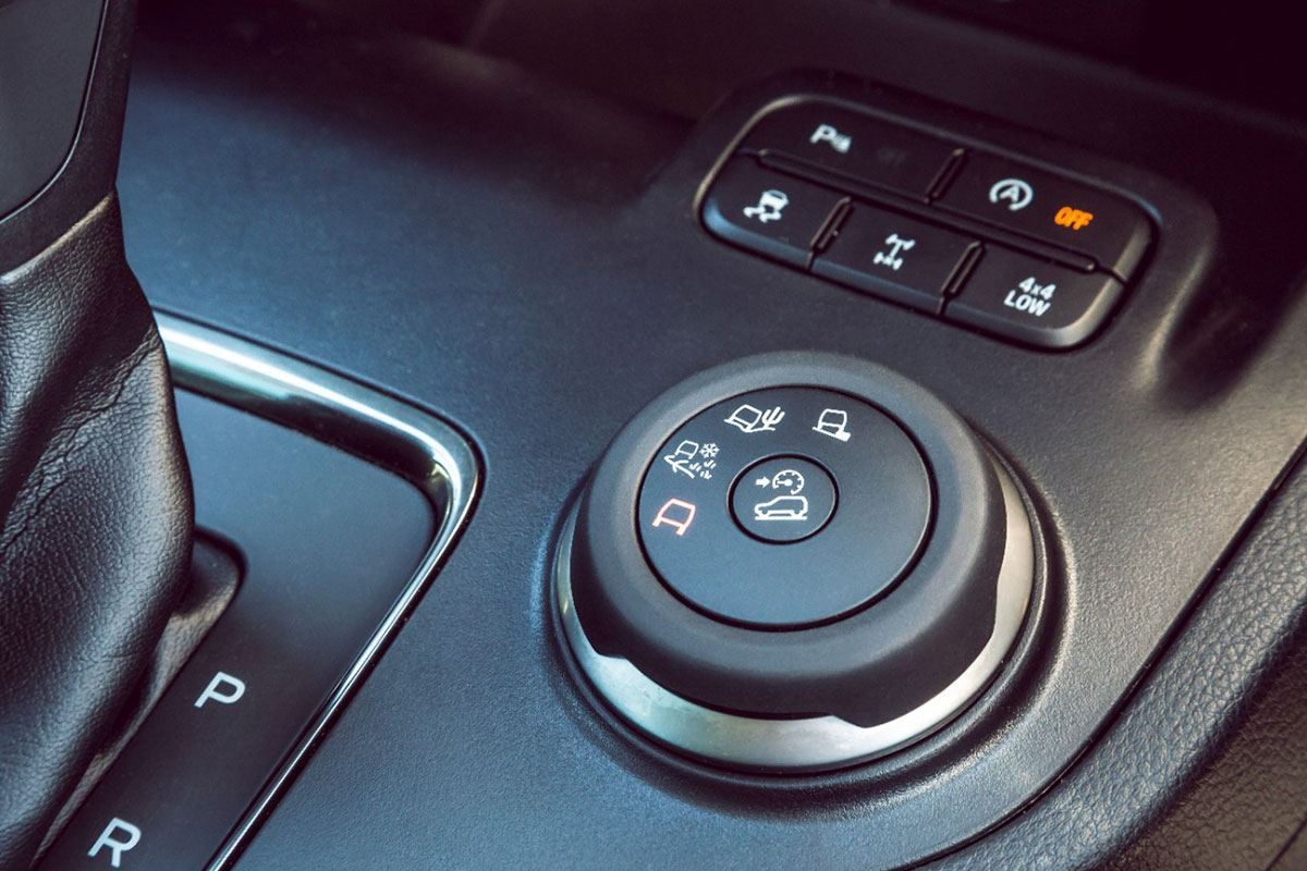 Hệ thống đa địa hình Ford Everest 2020.
