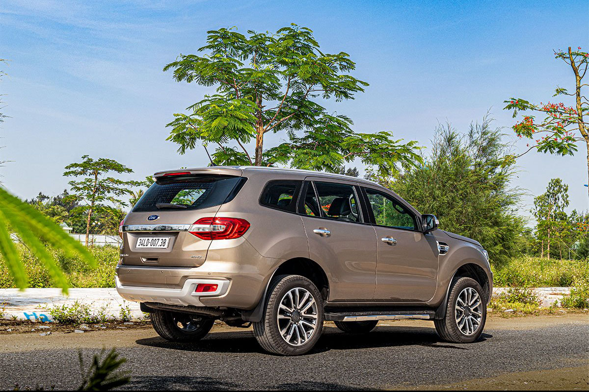 Đuôi xe Ford Everest 2020.