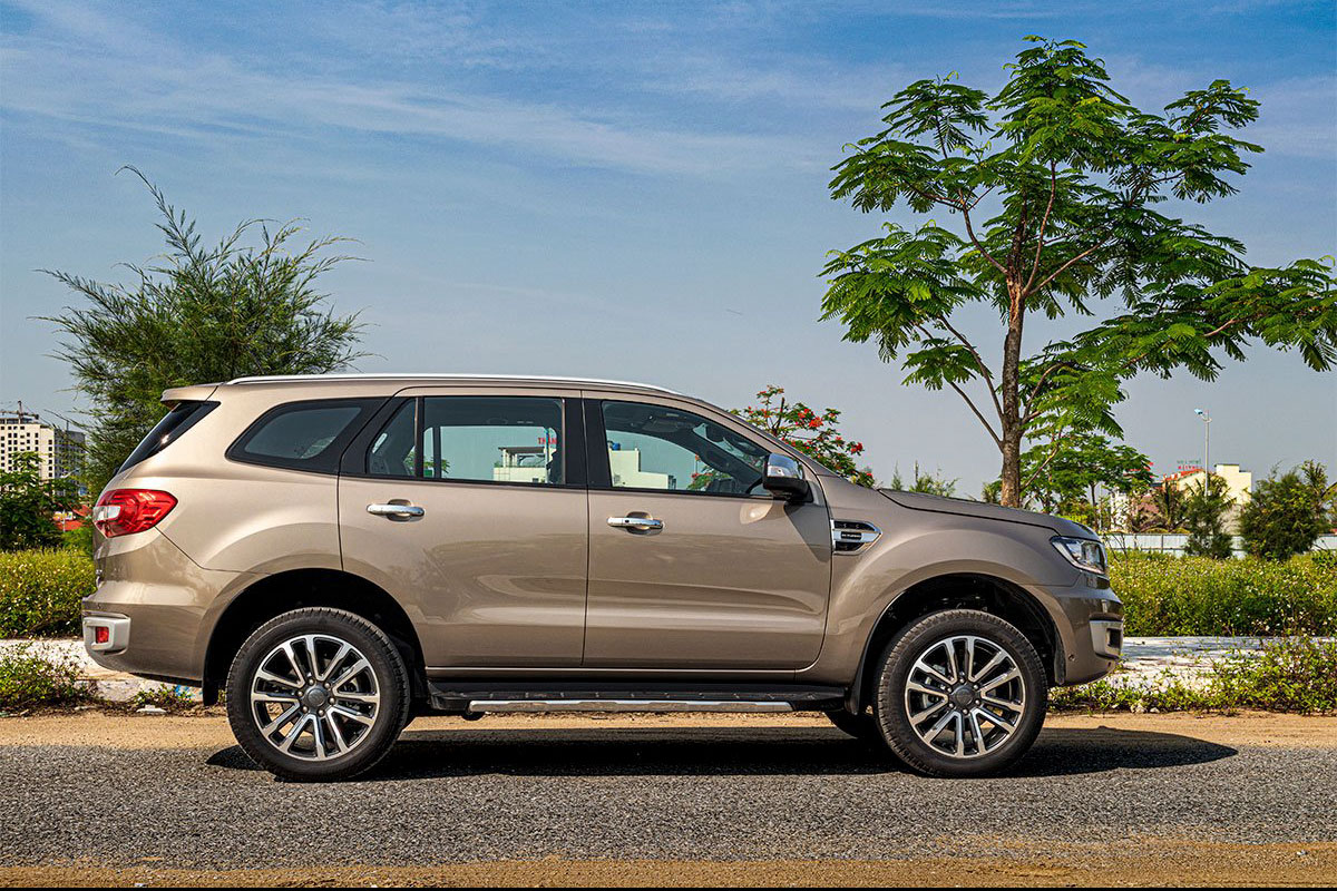 Thân xe Ford Everest 2020.