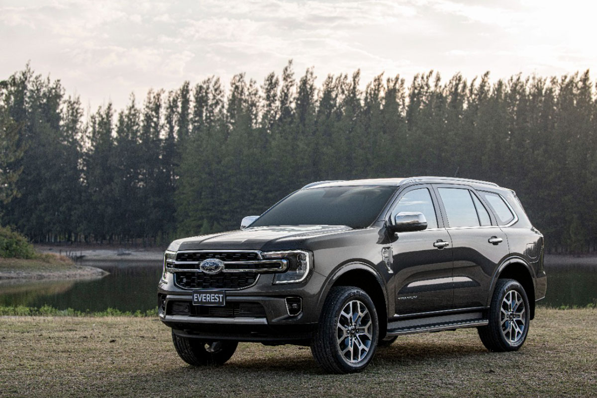 Đầu xe Ford Everest 2022.