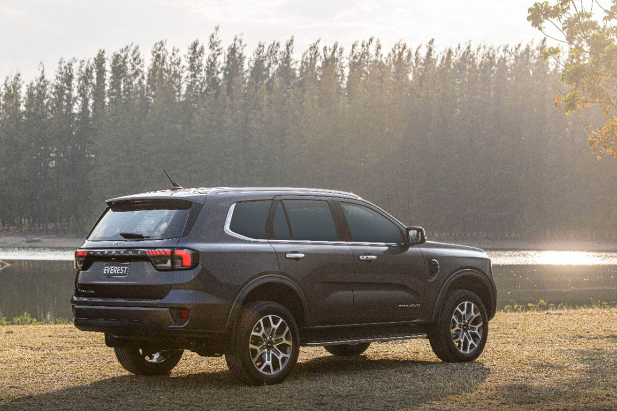 Đuôi xe Ford Everest 2022.