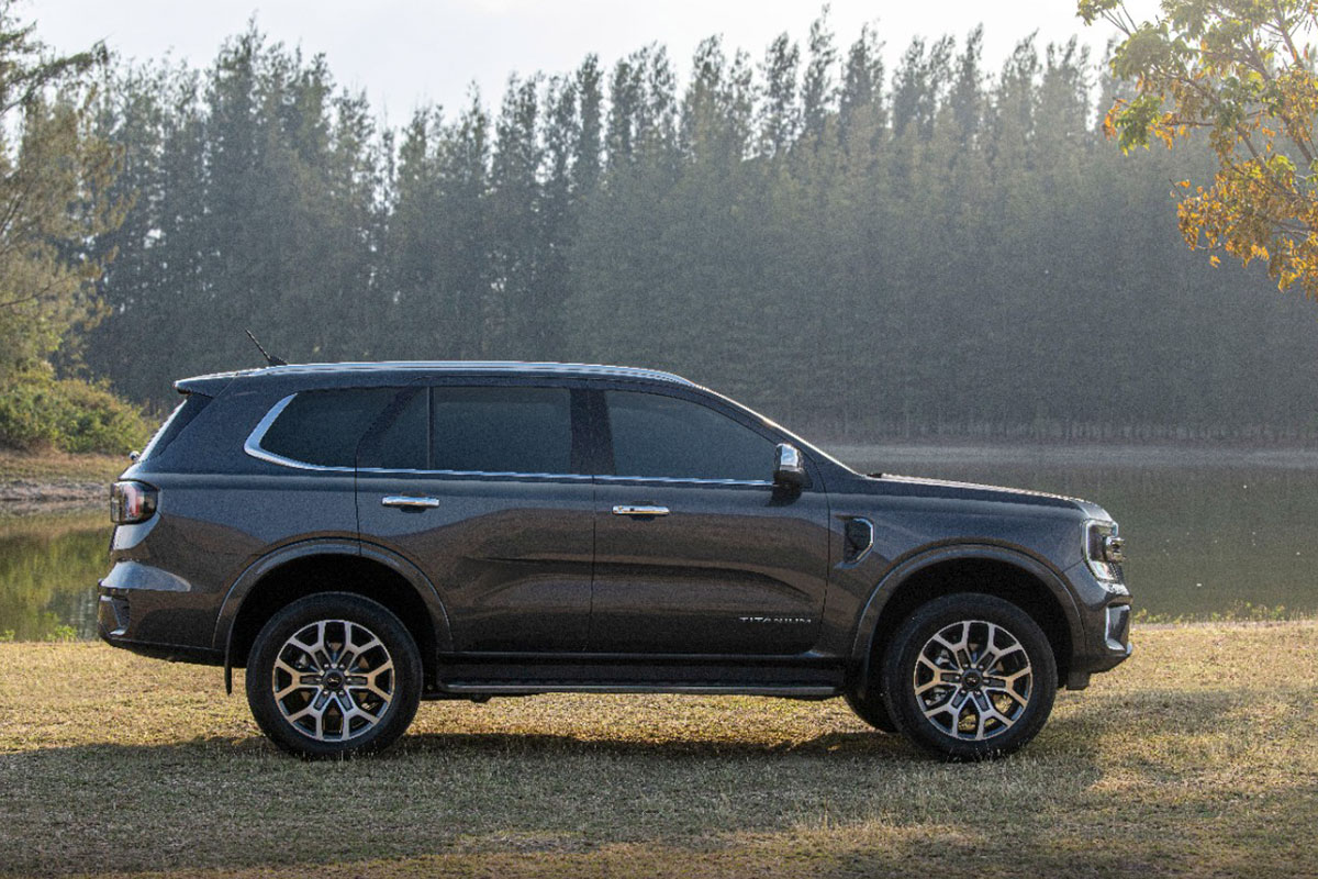 Thân xe Ford Everest 2022.