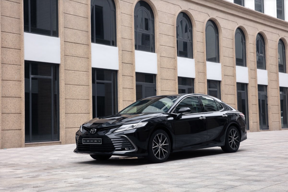 Toyota Camry tiếp tục b&aacute;n chạy nhất ph&acirc;n kh&uacute;c sedan tầm gi&aacute; 1 tỷ.