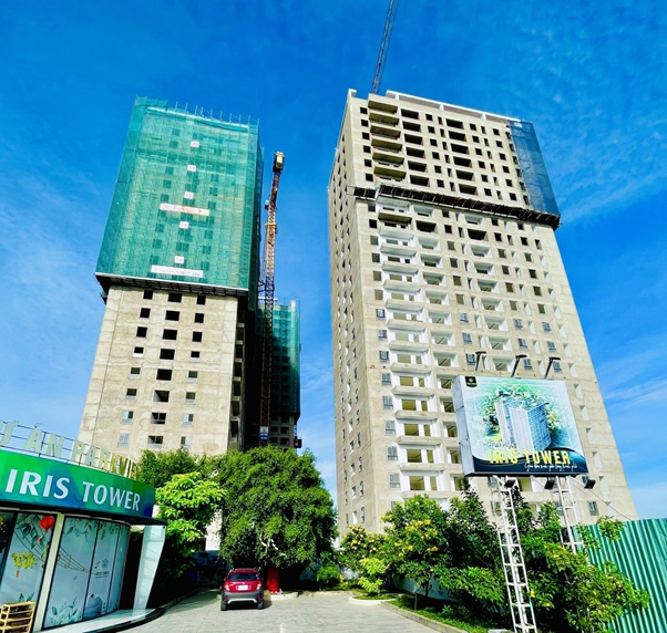 Iris Tower đã được cất nóc