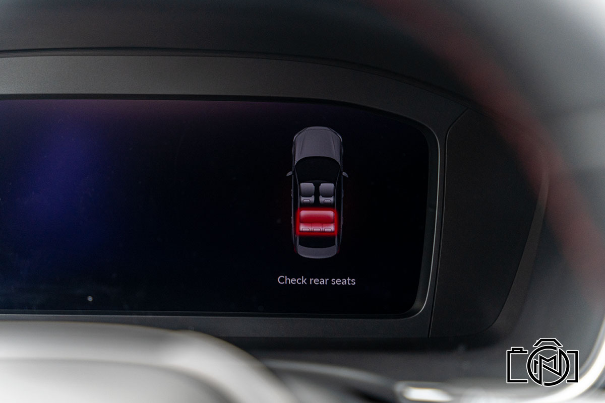 Nhắc nhở kiểm tra hàng ghế sau trên Honda Civic 2022.