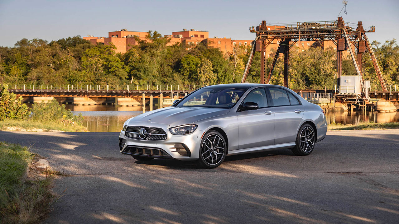 Chỉ c&oacute; duy nhất Mercedes-Benz E-Class lọt v&agrave;o danh s&aacute;ch xe an to&agrave;n nhất năm 2022.