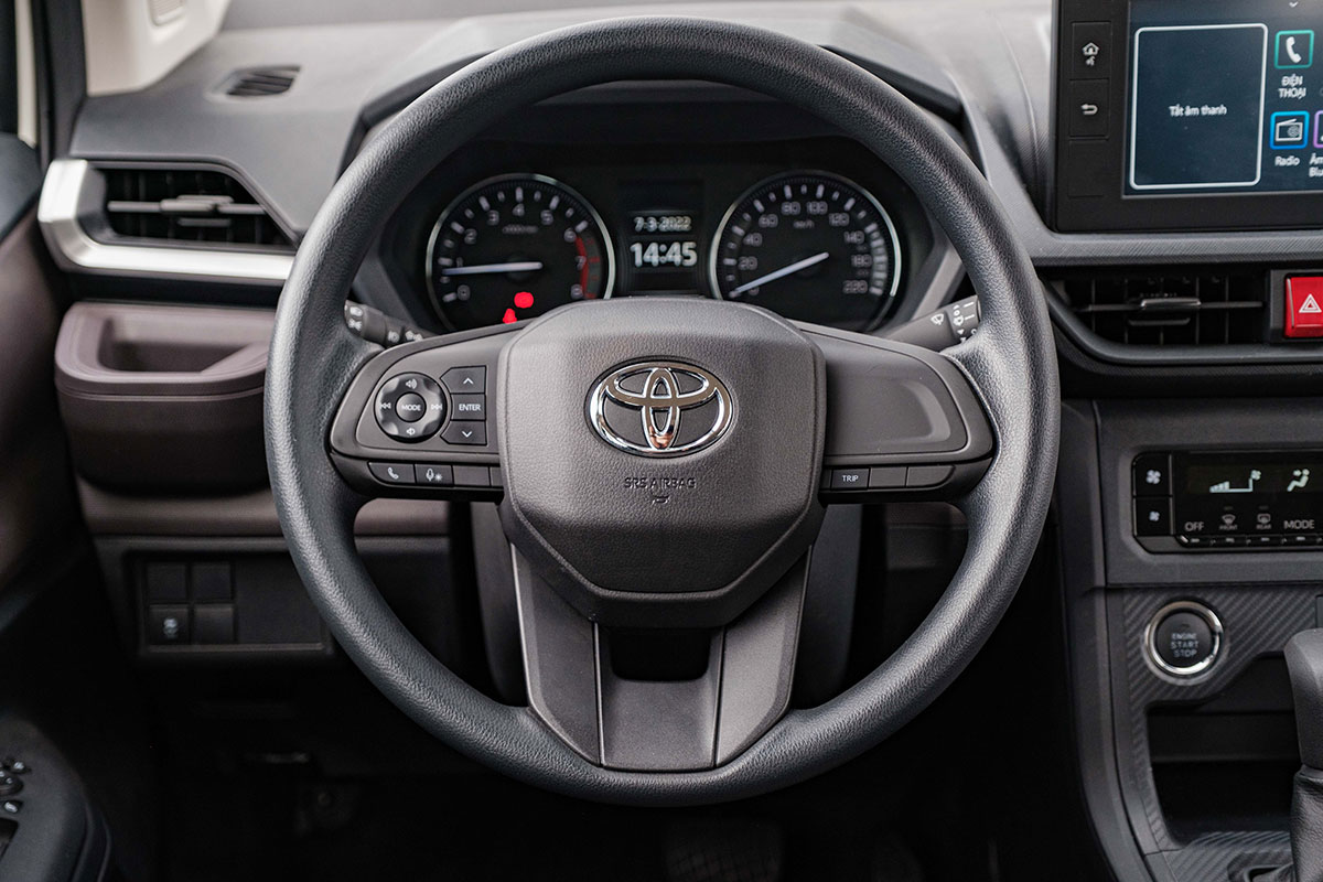 Nội thất Toyota Avanza Premio 1.