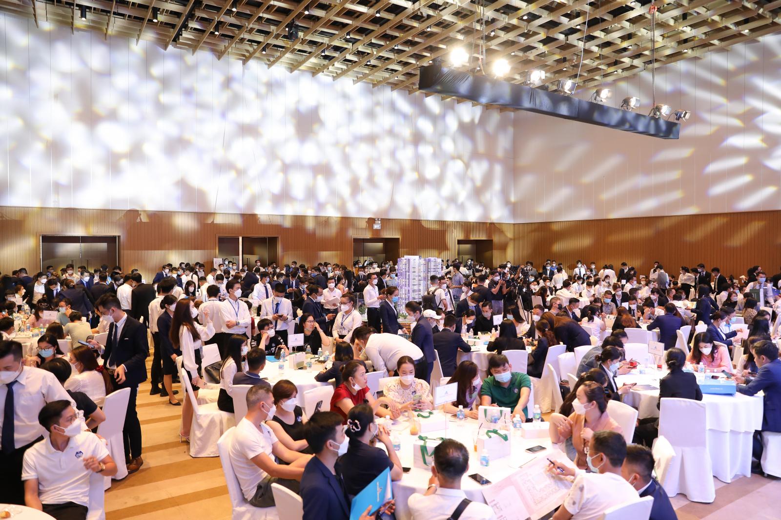 A large group of people in a room with tables and chairsDescription automatically generated with low confidence
