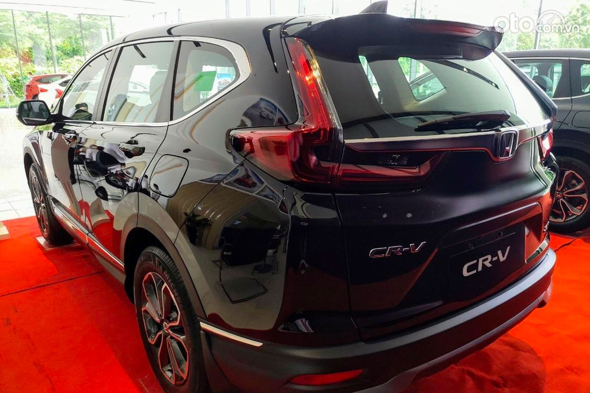 Honda CR-V c&oacute; gi&aacute; b&aacute;n cao hơn so với c&aacute;c đối thủ.