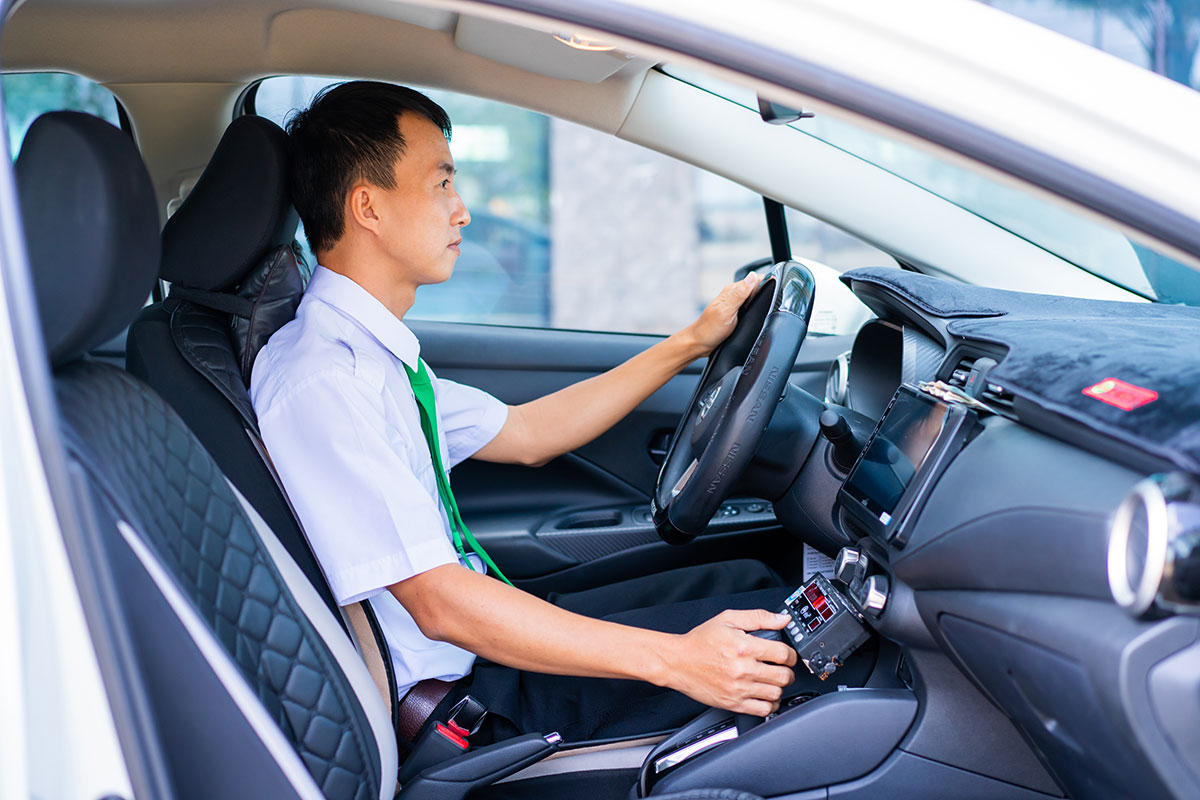 người dùng dịch vụ đánh giá Nissan Almera 3.