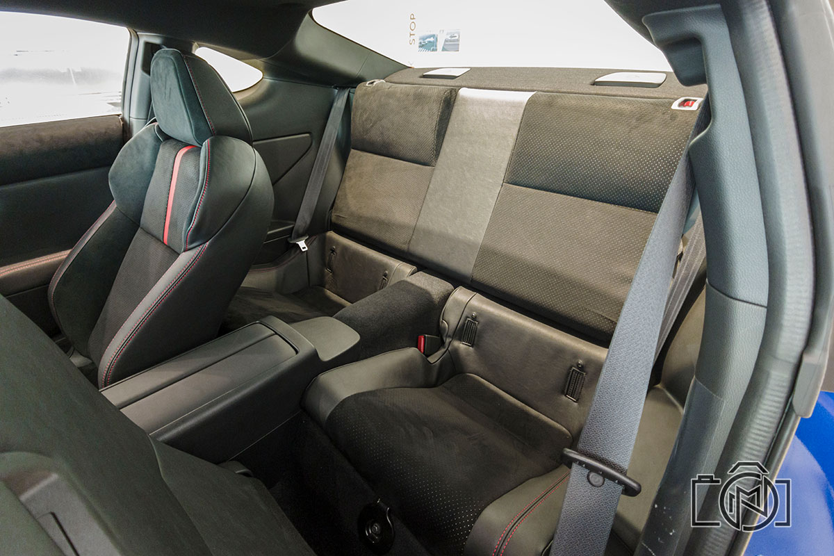 H&agrave;ng ghế sau của Subaru BRZ 2022.