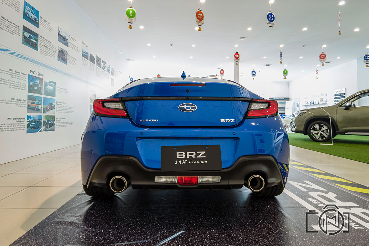 đu&ocirc;i xe Subaru BRZ 2022.