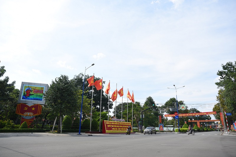 Thị trường bất động sản B&igrave;nh Dương đang ghi nhận sự chuyển hướng của c&aacute;c nh&agrave; đầu tư từ căn hộ sang ph&acirc;n kh&uacute;c đất nền. Khu vực s&ocirc;i động nhất l&agrave; Ph&uacute; Gi&aacute;o v&agrave; v&ugrave;ng l&acirc;n cận nhờ lợi thế gi&aacute; đất rẻ nhưng tiềm năng.