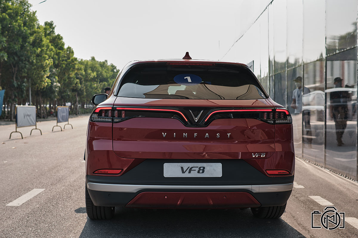 đuôi xe của VinFast VF8.