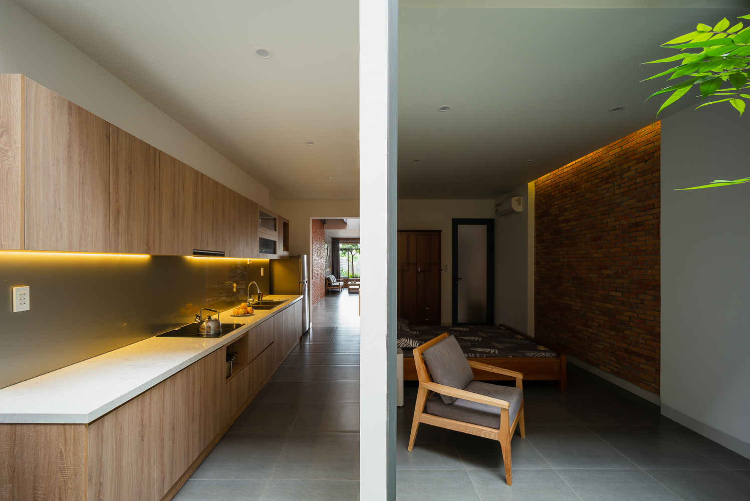 bếp v&agrave; ph&ograve;ng ngủ cạnh nhau