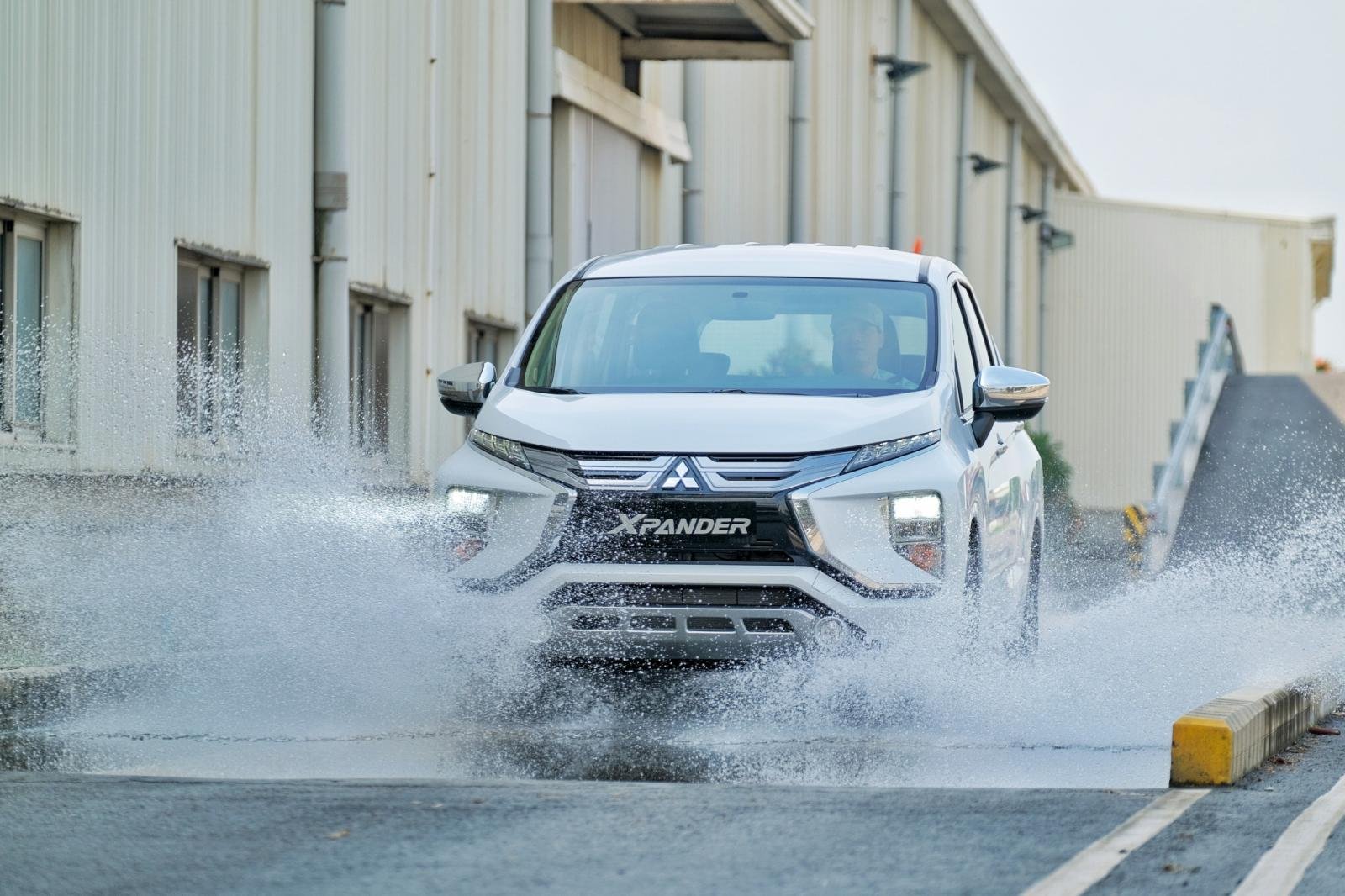 Mitsubishi Xpander dẫn đầu phân khúc MPV, bỏ xa Toyota Veloz 1