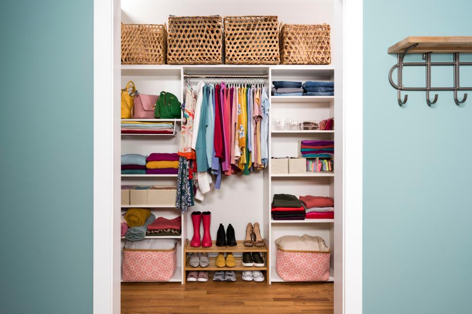 Tủ kệ lưu trữ tho&aacute;ng đ&atilde;ng, gọn đẹp l&agrave; c&aacute;ch để ghi điểm trong mắt người xem nh&agrave;.