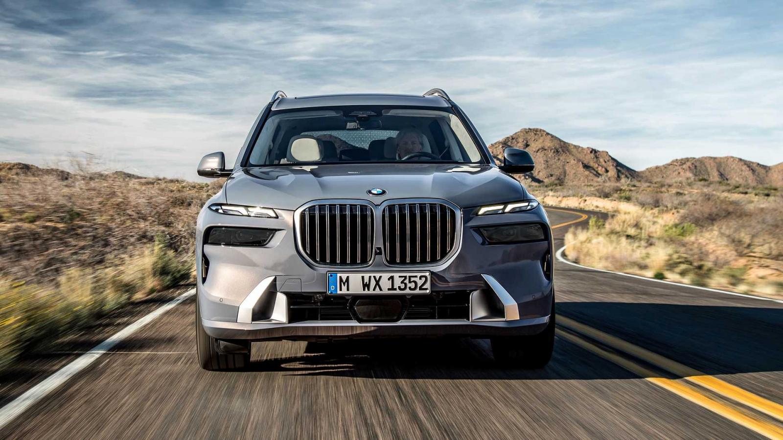 BMW X7 2023 bi&ecirc;n thể thường.