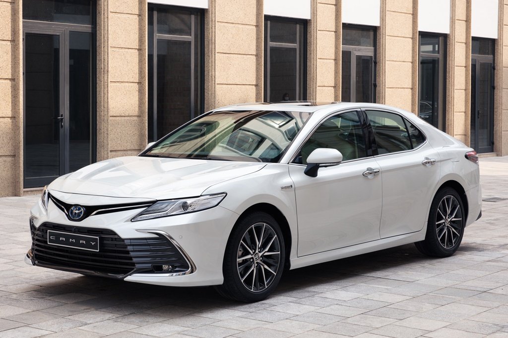 Toyota Camry hạ Vinfast Lux A2.0, dẫn đầu phân khúc sedan tầm giá 1 tỷ đồng 1
