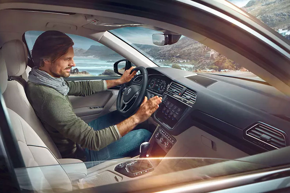 Nội thất Tiguan Allspace Elegance được thiết kế lịch l&atilde;m.