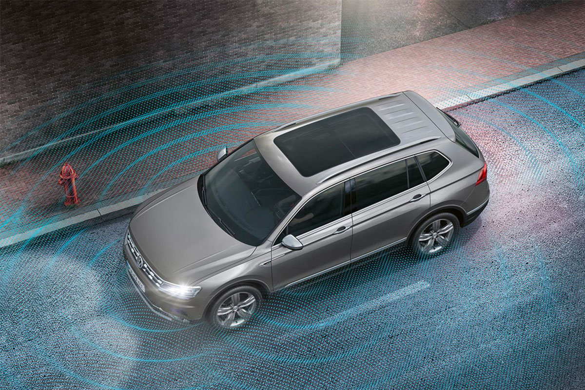 Tiguan Allspace Elegance cũng mang tới nhiều t&iacute;nh năng an to&agrave;n.