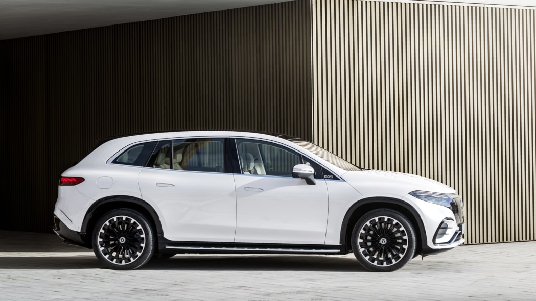 Mercedes-Benz EQS SUV 7 chỗ 2.
