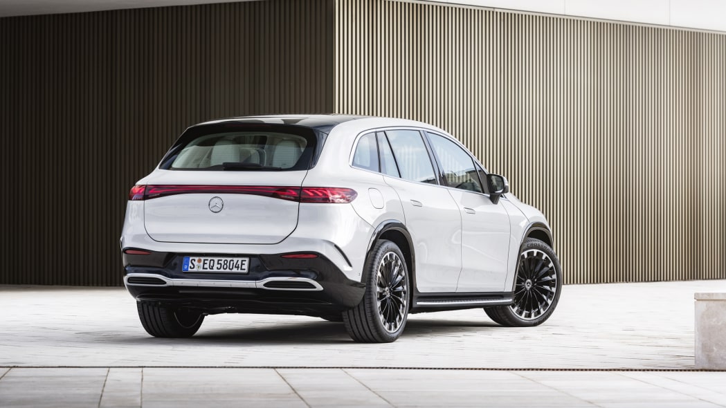 Mercedes-Benz EQS SUV 7 chỗ 1.