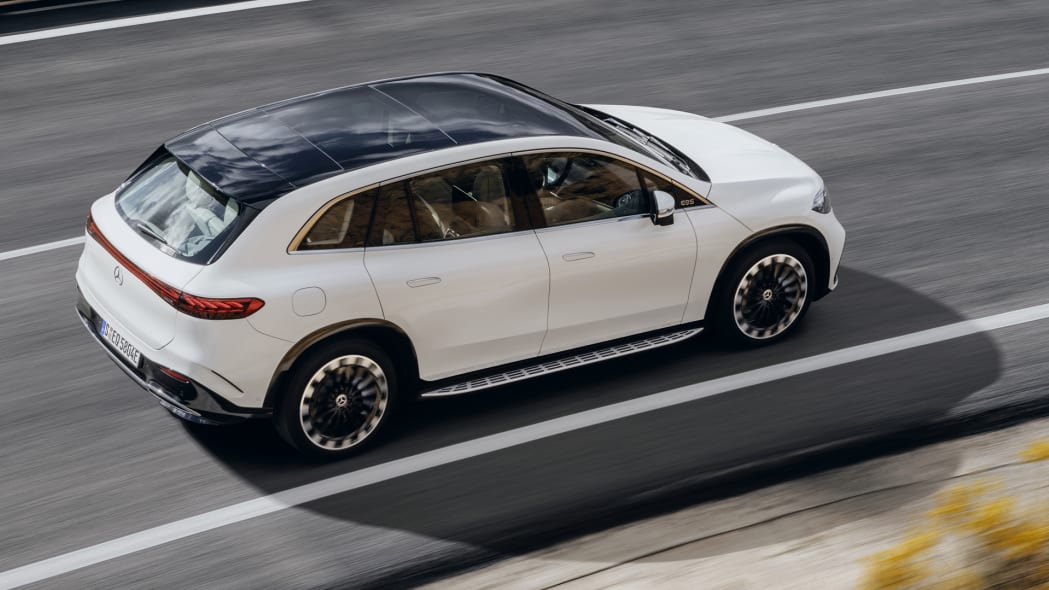 Mercedes-Benz EQS SUV 7 chỗ 3.