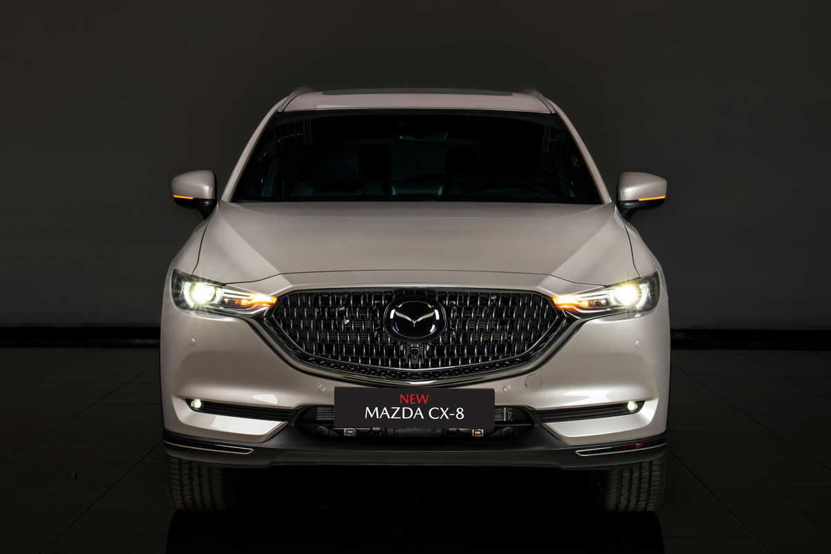 Đầu xe Mazda CX-8.
