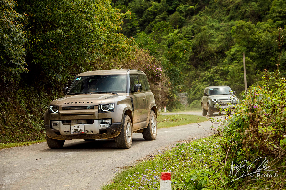 Trải nghiệm Land Rover Defender 2022.