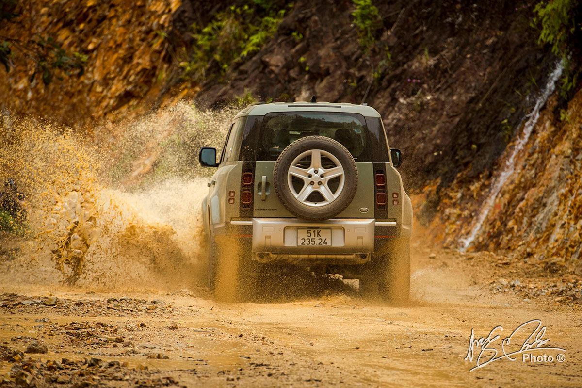 Trải nghiệm Land Rover Defender 11.