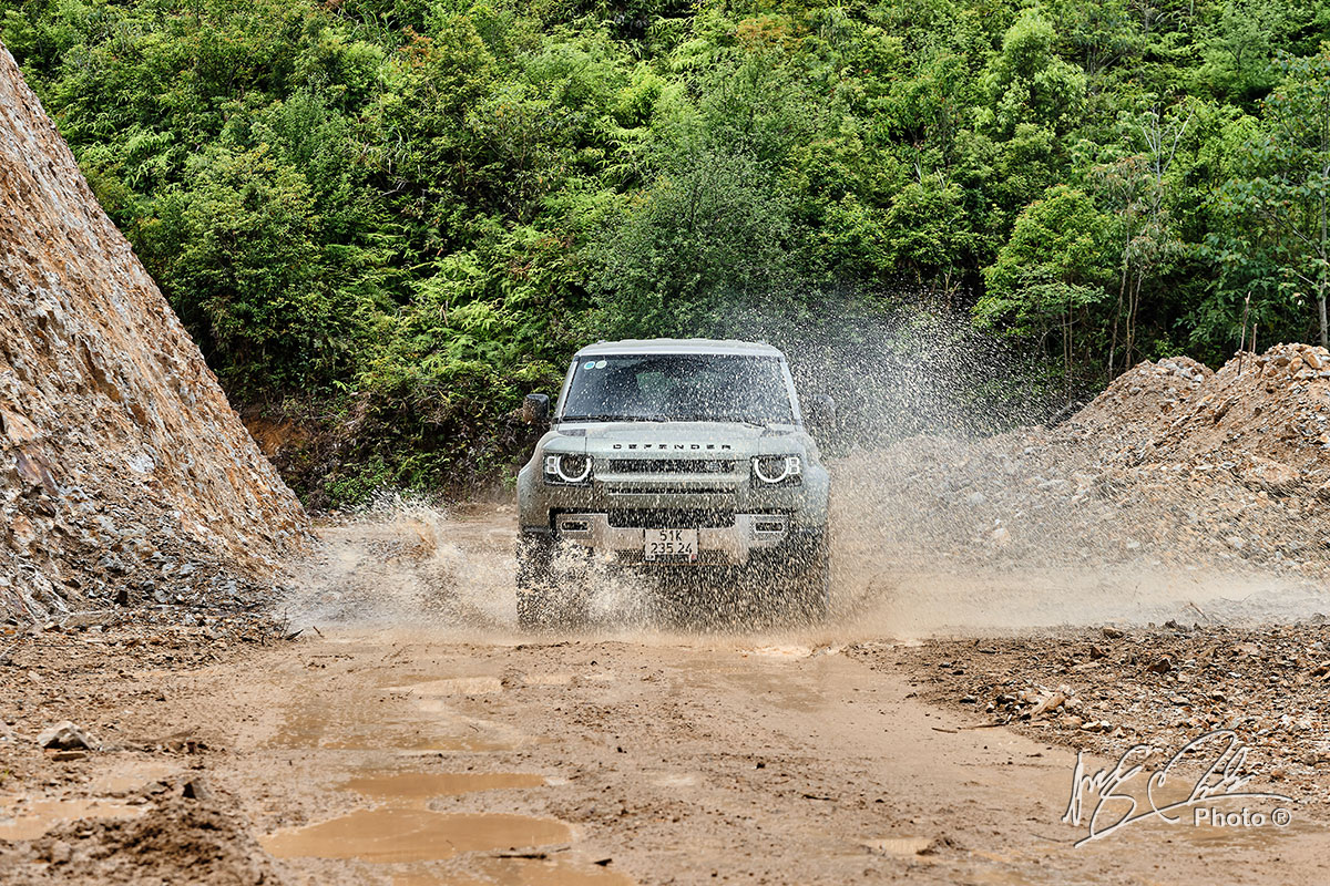 Trải nghiệm Land Rover Defender 13.