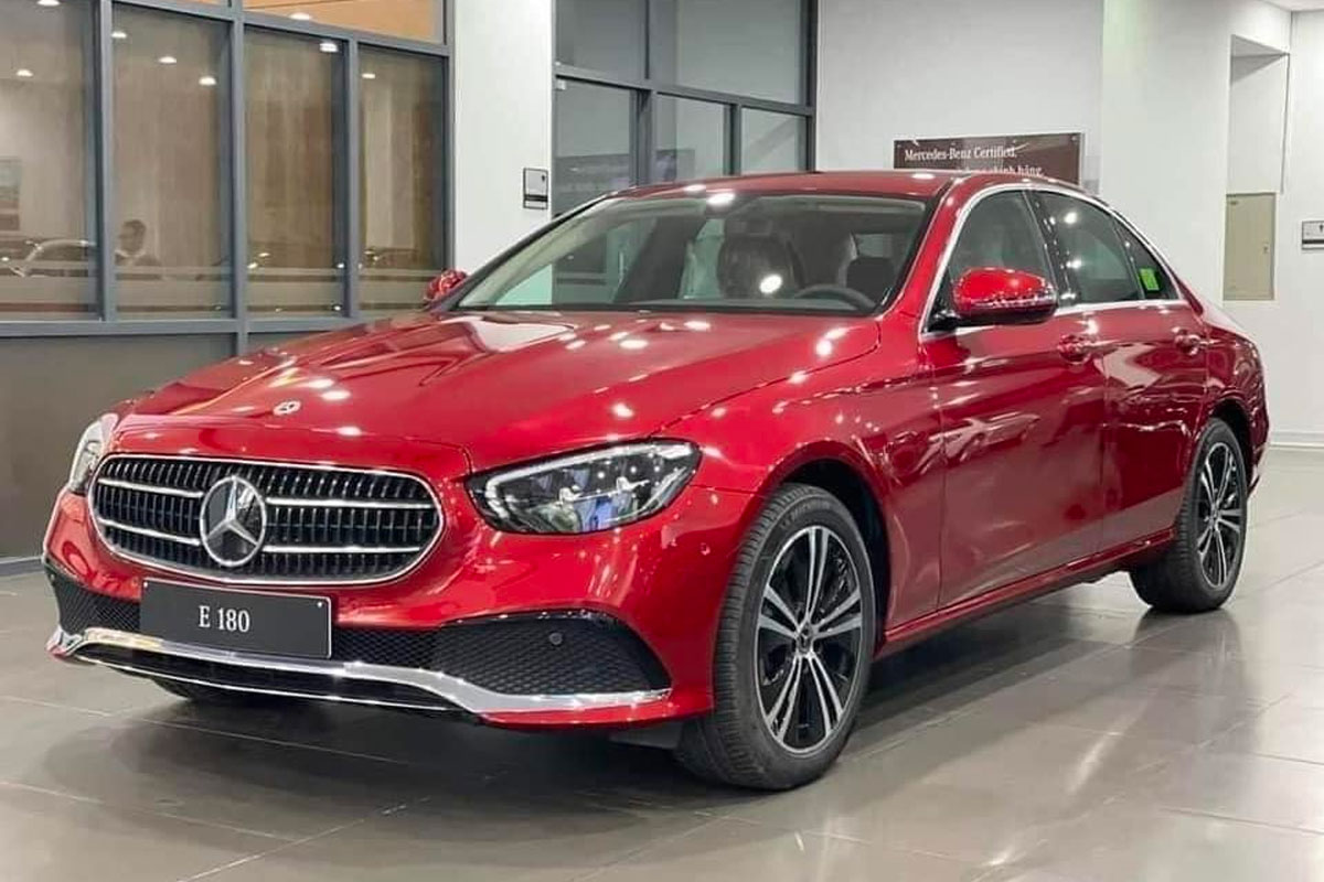 Mercedes-Benz E 180 2022 tăng gi&aacute; 49 triệu đồng.