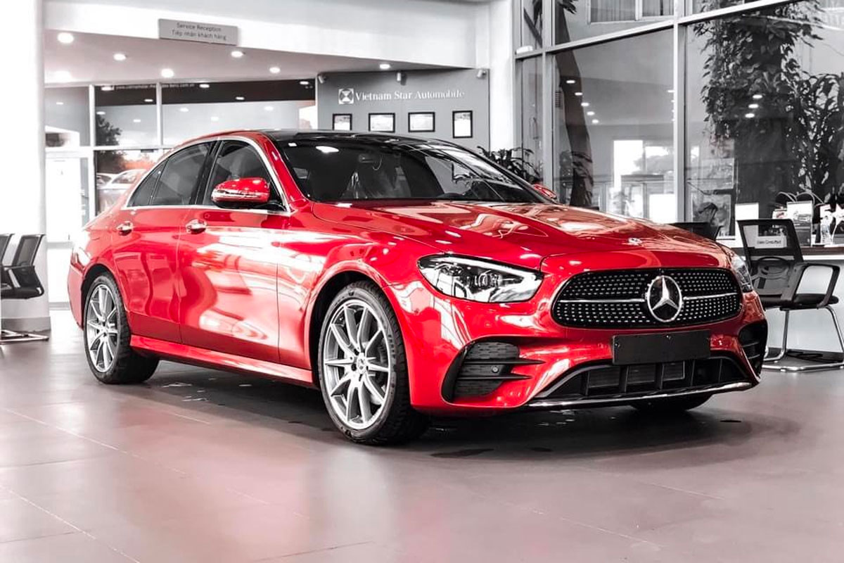 Mercedes-Benz E 300 AMG 2022 tăng gi&aacute; 179 triệu.