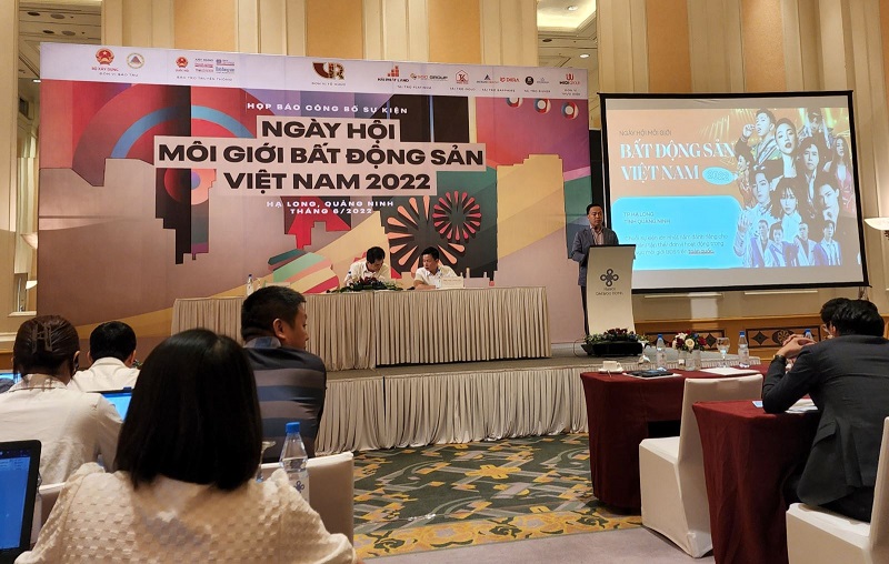 Buổi họp b&aacute;o c&ocirc;ng bố sự kiện "Ng&agrave;y hội m&ocirc;i giới bất động sản Việt Nam 2022"