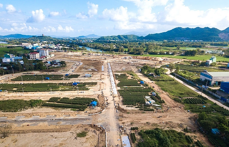 khu đất trống chuẩn bị đấu gi&aacute; nh&igrave;n từ tr&ecirc;n cao