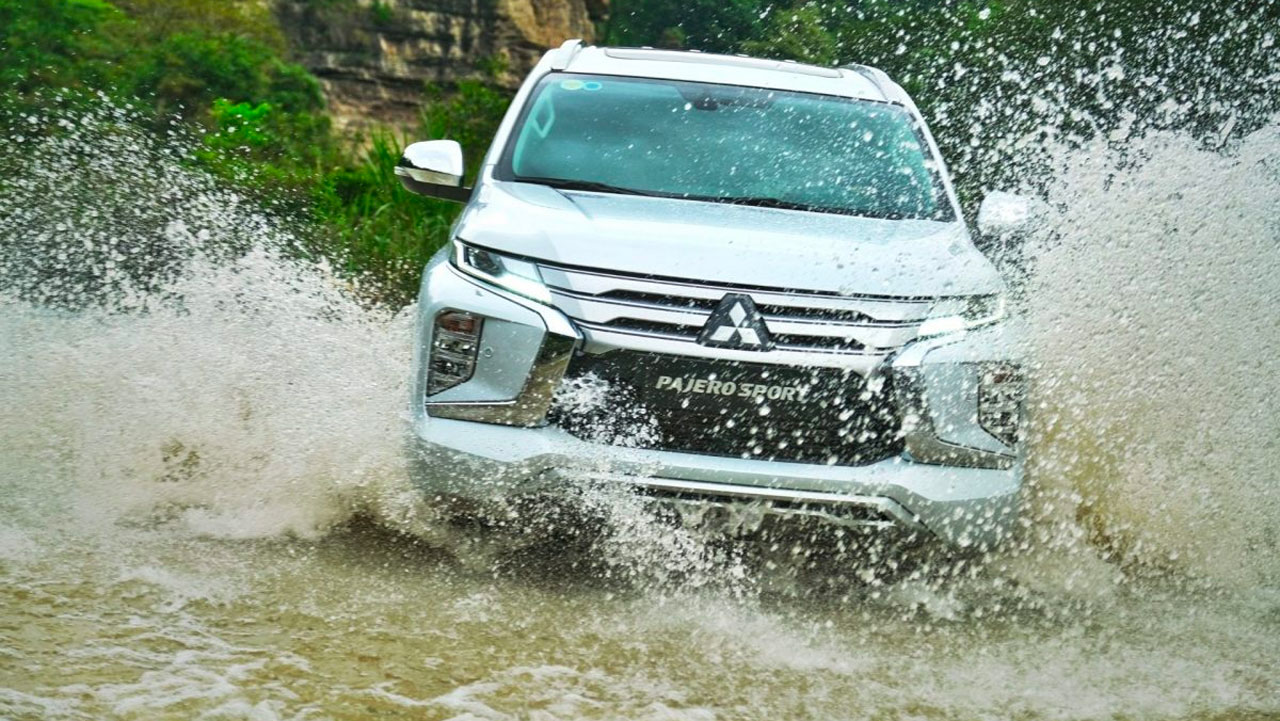 Top xe có khả năng lội nước tốt, 'chấp' mưa lũ, đường ngập sâu.