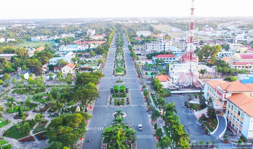 Quảng Ng&atilde;i b&atilde;i bỏ 10 quyết định ph&ecirc; duyệt quy hoạch c&aacute;c khu d&acirc;n cư, đ&ocirc; thị  ​H&agrave;ng loạt quyết định ph&ecirc; duyệt đồ &aacute;n quy hoạch chi tiết tỷ lệ 1/500 c&aacute;c dự &aacute;n khu đ&ocirc; thị, khu d&acirc;n cư tr&ecirc;n địa b&agrave;n TP. Quảng Ng&atilde;i vừa b&atilde;i bỏ.  L&atilde;nh đạo UBND TP. Quảng Ng&atilde;i, tỉnh Quảng Ng&atilde;i đ&atilde; k&yacute; 10 Quyết định b&atilde;i bỏ c&aacute;c Quyết định ph&ecirc; duyệt đồ &aacute;n Quy hoạch chi tiết tỷ lệ 1/500 đối với c&aacute;c dự &aacute;n khu đ&ocirc; thị, khu d&acirc;n cư tr&ecirc;n địa b&agrave;n TP, được ban h&agrave;nh trong khoảng thời gian từ năm 2017 - 2019.  Cụ thể, những dự &aacute;n bị b&atilde;i bỏ gồm: Dự &aacute;n đầu tư v&agrave; khai th&aacute;c hạ tầng khu d&acirc;n cư kết hợp dịch vụ thể thao Hưng Th&agrave;nh Ph&aacute;t; Cụm c&ocirc;ng nghiệp hậu cần nghề c&aacute; Sa kỳ v&agrave; Khu đ&ocirc; thị thương mại dịch vụ Tịnh Kỳ; Khu d&acirc;n cư Thống Nhất kết hợp chỉnh trang đ&ocirc; thị, x&atilde; Tịnh Ấn T&acirc;y; Khu d&acirc;n cư Nh&acirc;n H&ograve;a kết hợp chỉnh trang đ&ocirc; thị, phường Trương Quang Trọng; C&ocirc;ng vi&ecirc;n c&acirc;y xanh kết hợp Khu d&acirc;n cư Nam Nguyễn Tr&atilde;i;   Khu d&acirc;n cư IV-B3 kết hợp chỉnh trang đ&ocirc; thị; Khu d&acirc;n cư kết hợp chỉnh trang đ&ocirc; thị ph&iacute;a Đ&ocirc;ng v&agrave; T&acirc;y đường Ho&agrave;ng Văn Thụ; Khu d&acirc;n cư Bắc đường V&otilde; Nguy&ecirc;n Gi&aacute;p; Khu d&acirc;n cư An Nhơn Vi&ecirc;n, x&atilde; Tịnh An; dự &aacute;n chỉnh trang Khu d&acirc;n cư Bắc s&ocirc;ng B&agrave;u Giang.  Trưởng ph&ograve;ng Quản l&yacute; đ&ocirc; thị TP. Quảng Ng&atilde;i được giao tr&aacute;ch nhiệm tham mưu cho UBND TP quản l&yacute; Nh&agrave; nước về c&ocirc;ng t&aacute;c x&acirc;y dựng cơ bản, thực hiện Quy hoạch v&agrave; kiến tr&uacute;c đ&ocirc; thị theo thẩm quyền. C&ugrave;ng với đ&oacute;, giao tr&aacute;ch nhiệm cho địa phương c&oacute; dự &aacute;n phối hợp đơn vị c&oacute; li&ecirc;n quan tổ chức c&ocirc;ng bố, c&ocirc;ng khai c&aacute;c quyết định b&atilde;i bỏ n&agrave;y để c&aacute; nh&acirc;n, tổ chức c&oacute; li&ecirc;n quan biết, thực hiện.  Sau khi b&atilde;i bỏ c&aacute;c quyết định ph&ecirc; duyệt đồ &aacute;n quy hoạch chi tiết tỷ lệ 1/500, c&ocirc;ng t&aacute;c quản l&yacute; Nh&agrave; nước tại c&aacute;c khu vực n&ecirc;u tr&ecirc;n sẽ được thực hiện theo đồ &aacute;n Điều chỉnh Quy hoạch chung x&acirc;y dựng TP. Quảng Ng&atilde;i đến năm 2040 đ&atilde; được ph&ecirc; duyệt v&agrave; đồ &aacute;n Quy hoạch ph&acirc;n khu tỷ lệ 1/2.000 tại khu vực đ&oacute;.    Lam Giang (TH)