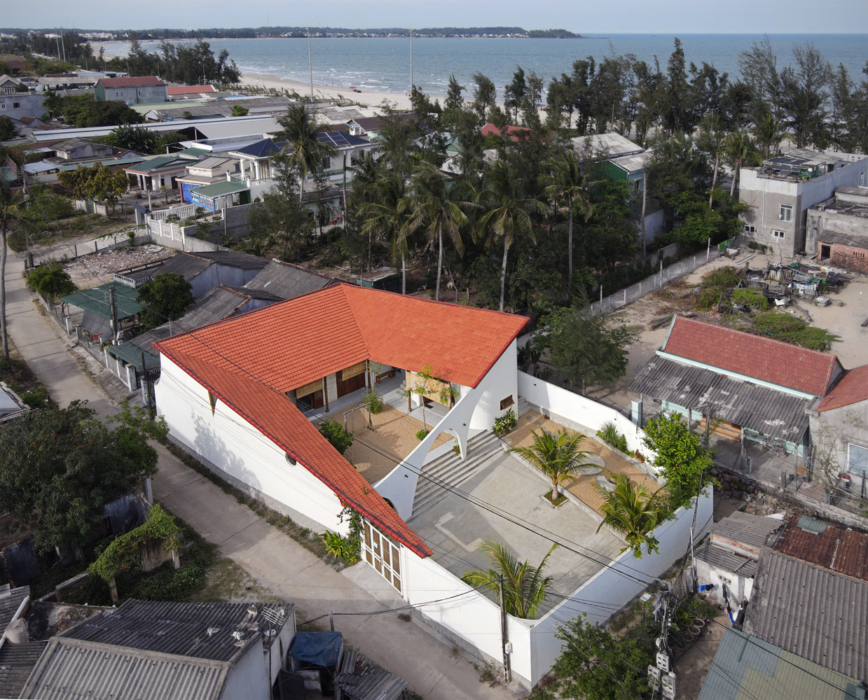 Toàn cảnh ngôi nhà mình nhìn từ trên cao