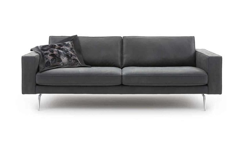 Sofa Giovanni l&agrave; mẫu ghế sofa c&oacute; kiểu d&aacute;ng đẹp, ph&ugrave; hợp với phong c&aacute;ch hiện đại. Để tạo điểm nhấn sinh động, bạn c&oacute; thể kết hợp th&ecirc;m gối tựa m&agrave;u sắc, họa tiết tươi s&aacute;ng.
