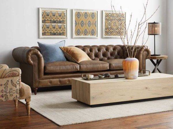 Sofa Wessex được thiết kế kh&aacute; đặc biệt với phần ch&acirc;n truyền thống, tay vịn uốn lượn v&agrave; phần tựa lưng sang trọng
