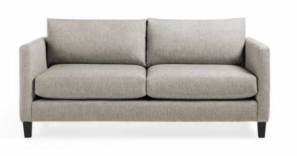 Sofa Taylor c&oacute; thiết kế tối giản với phần tay vịn mỏng. Chỗ ngồi s&acirc;u mang đến sự thoải m&aacute;i cho người d&ugrave;ng. K&iacute;ch thước nhỏ gọn của ghế ph&ugrave; hợp với ph&ograve;ng kh&aacute;ch diện t&iacute;ch khi&ecirc;m tốn.