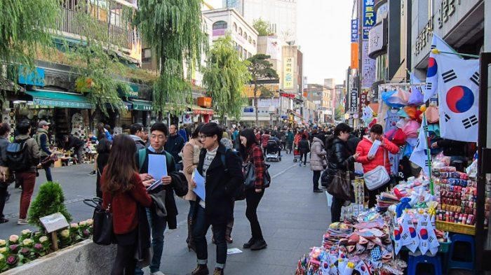 Khu phố đi bộ Insa-dong nổi tiếng của H&agrave;n Quốc - ALONGWALKER