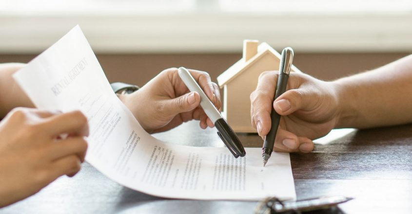 hình ảnh minh họa cho việc ký hợp đồng thuê nhà