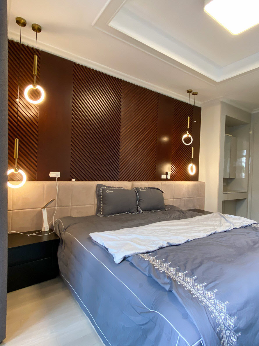 Nội thất phòng ngủ kết hợp giữa phong cách Indochine và hiện đại, tuy nhiên thiên về hiện đại tối giản hơn.