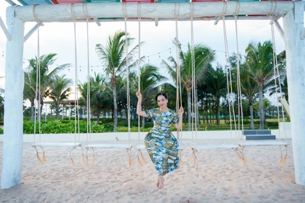 Vẻ đẹp ấn tượng của Venezia Beach trong kỳ nghỉ của NSND Lê Khanh