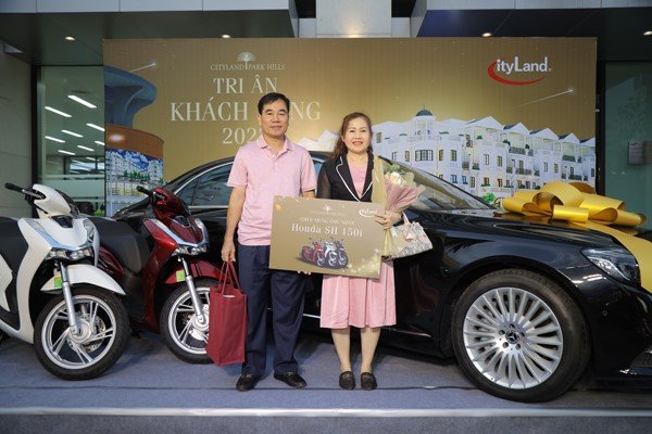 Những chiếc xe Honda SH 150i đã được trao tận tay đến những khách hàng may mắn