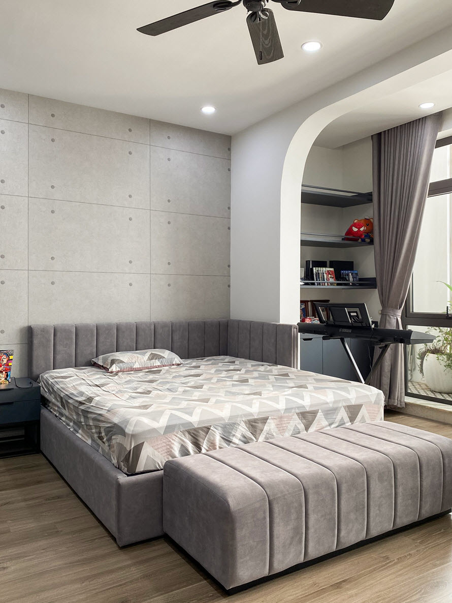 Ph&ograve;ng ngủ đủ rộng để t&iacute;ch hợp cả g&oacute;c l&agrave;m việc v&agrave; giải tr&iacute; tiện nghi, hiện đại.